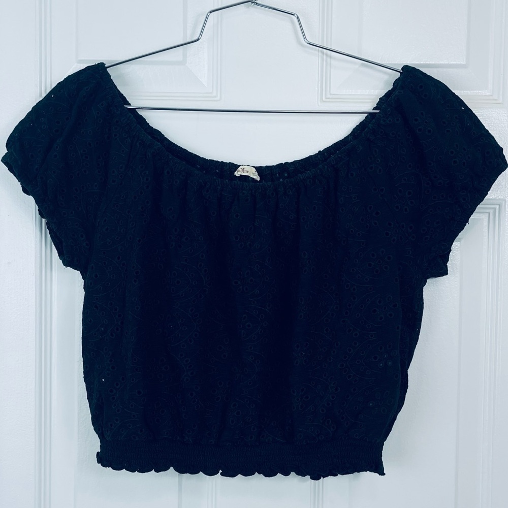[Hollister] Off the Shoulder Cropped Eyelet Top - M